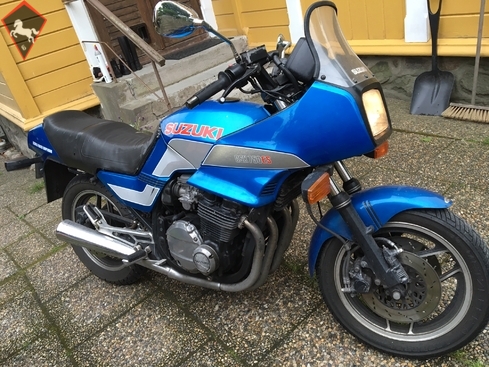 Suzuki  1983