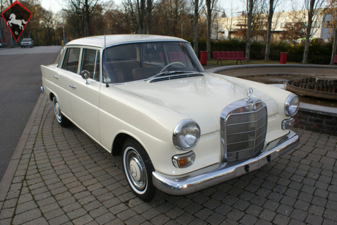 Mercedes-Benz 200 w110 Fena 1967