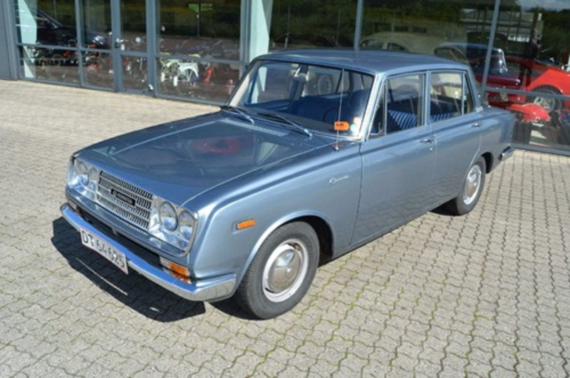 Toyota corona зубатка