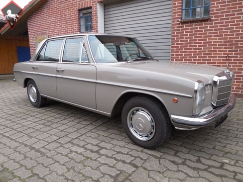 Mercedes-Benz 220 w115 1971