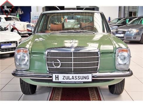 Mercedes-Benz 200 w115 1975