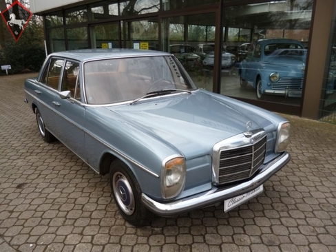 Mercedes-Benz 200 w115 1972
