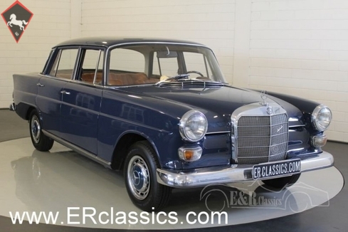 Mercedes-Benz 200 w110 Fintail 1967