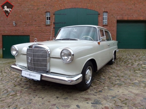 Mercedes-Benz 190 w110 Fintail 1965