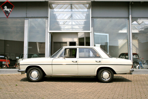 Mercedes-Benz 200 w115 1970