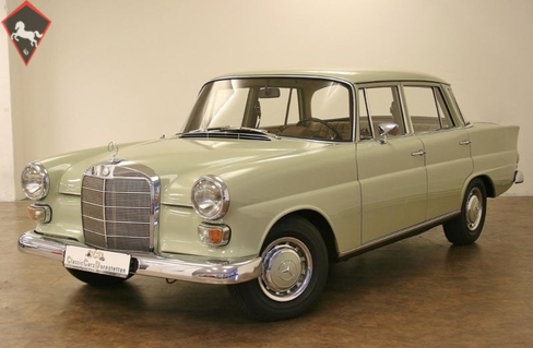 Mercedes-Benz 200 w110 Fintail 1967