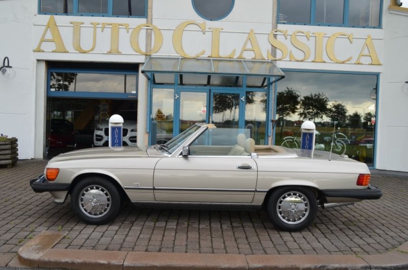 19 Mercedes Benz 560sl W107 Is Listed For Sale On Classicdigest In Massingsgatan 3se Ystad By Auto Classica Of Sweden Ab For Classicdigest Com