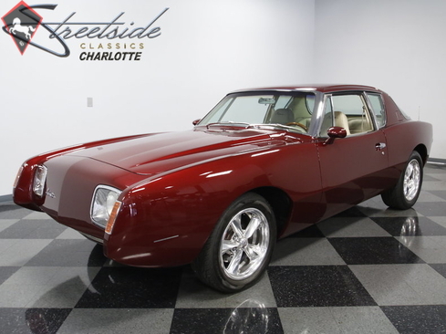 Studebaker Avanti 1983