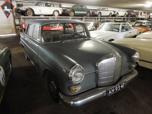 Mercedes-Benz 200 w110 Fintail 1967