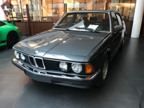 BMW 745 1984