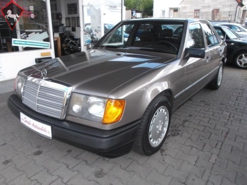 Mercedes-Benz 260 w124 1988