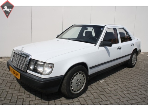 Mercedes-Benz 200 w124 1986