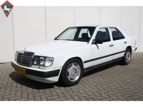 Mercedes-Benz 200 w124 1985
