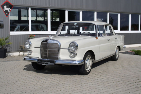 Mercedes-Benz 190 w110 Fintail 1965