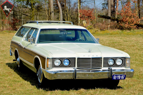 Ford Country Squire 1974
