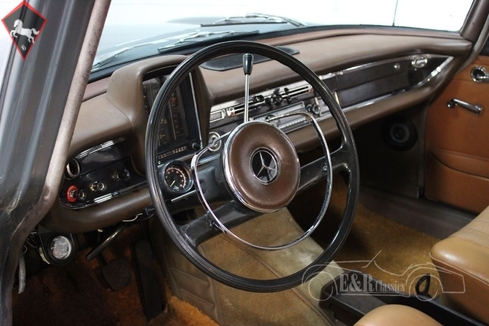 Mercedes-Benz 230S w111 Heckflosse 1967