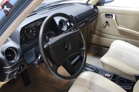 Mercedes-Benz 200 w123 1976