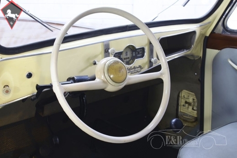 Renault Juvaquatre 1957