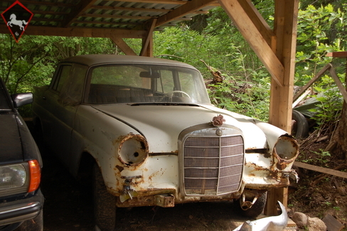 Mercedes-Benz 200 w110 Fena 1966