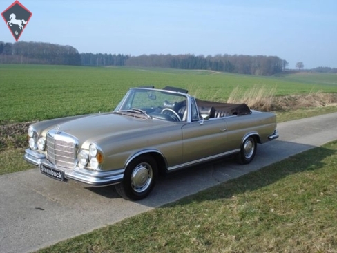 Mercedes-Benz 280SE Cabriolet w111 1970