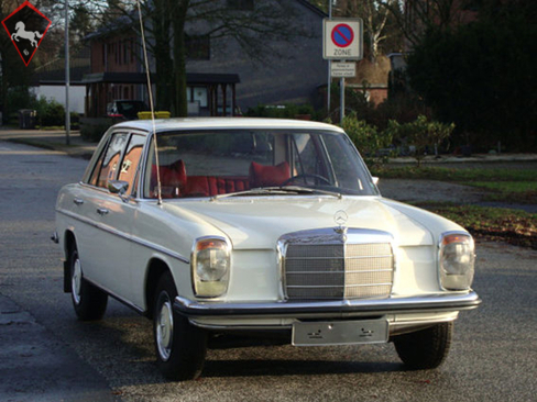 Mercedes-Benz 220 w115 1971