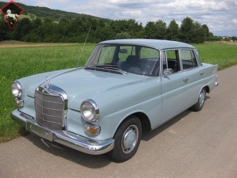 Mercedes-Benz 200 w110 Fintail 1967