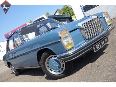 Mercedes-Benz 220 w123 1972