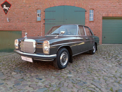 Mercedes-Benz 220 w115 1970