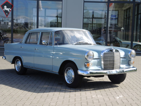 Mercedes-Benz 200 w110 Fintail 1966