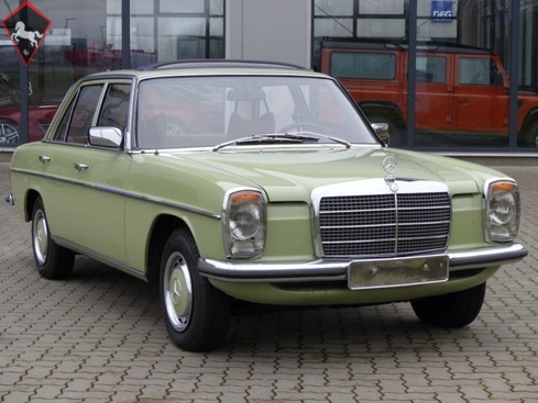 Mercedes-Benz 200 w115 1975