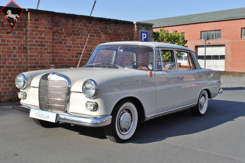 Mercedes-Benz 190 w110 Heckflosse 1964