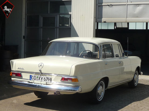 Mercedes-Benz 200 w110 Fintail 1967