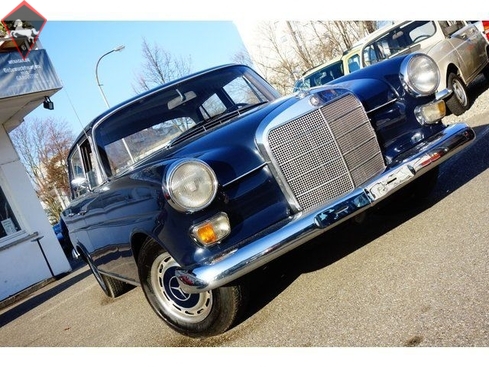 Mercedes-Benz 230 w110 Heckflosse 1966