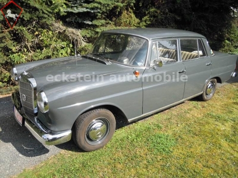 Mercedes-Benz 190 w110 Heckflosse 1965