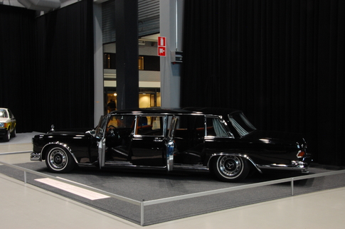 Six-door Pullman