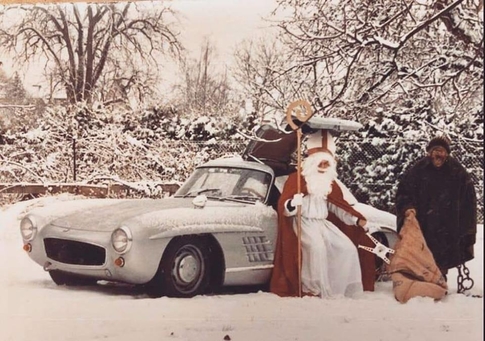 Santa's better sleigh is a Gullwing