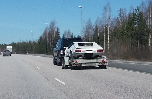Crashed DeTomaso Pantera