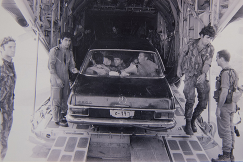 Jonathan Netanyahu's 220D in Thunderbolt.