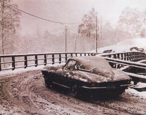 427 Corvette Sting Ray driven in snow
