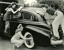 The Andrews Sisters and boogie-woogie Buick