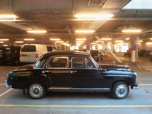 Ponton in Parking Garage