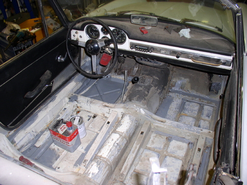 Fiat 1500 Spider Floor prepped